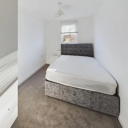 Sleek 6-bed Townhouse With Garden * Bristol