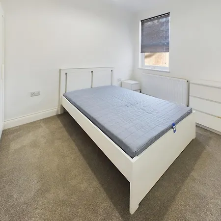 Sleek 6-bed Townhouse With Garden Nyaraló Bristol